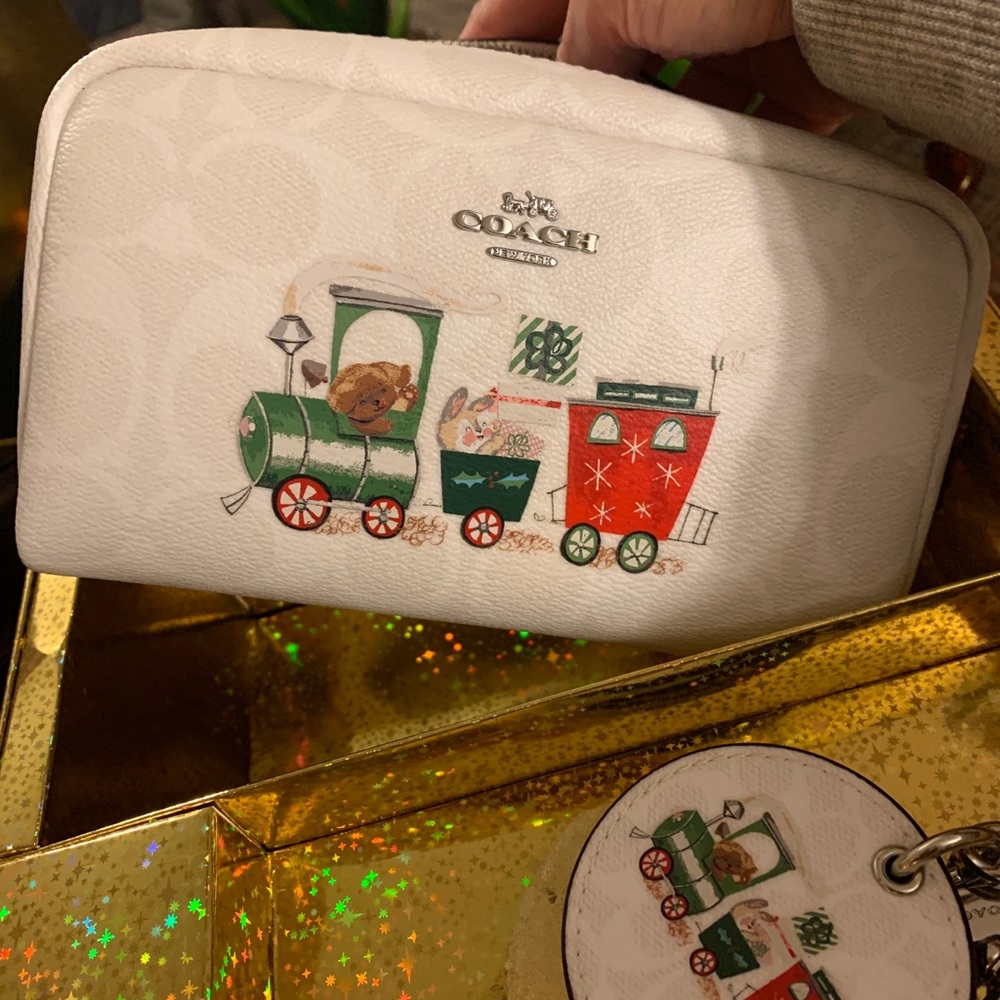Limited EDITION 🔥Authentic COACH Leather Train cosmetic cs/Keychain - Picture 10 of 16